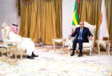 صورة الأمير فيصل بن فرحان يبدأ زيارته لموريتانيا ويلتقي الرئيس في القصر الرئاسي