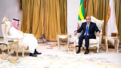 صورة الأمير فيصل بن فرحان يبدأ زيارته لموريتانيا ويلتقي الرئيس في القصر الرئاسي