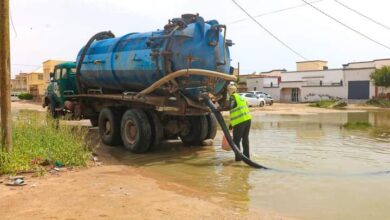 صورة جهة نواكشوط تنظم حملة لتعقيم المستنقعات وتساهم في جهود شفط مياه الأمطار