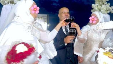 صورة العريس “حديث الجزائر” يكشف كواليس زواجه من امرأتين في عرس واحد
