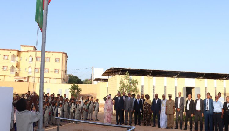 صورة وزير التهذيب الوطني يحضر أولى ساعات الدوام في مدرسة المطافئ بمقاطعة لكصر