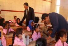 صورة وزير التهذيب يتابع سير التدريس في مدرسة سيد أحمد ولد أحمد عيده في مقاطعة لكصر