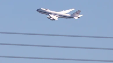 صورة بنذير الحرب النووية.. طائرة “يوم القيامة” الأميركية تهبط في مطار أوروبي