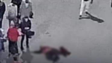 صورة حادث أفزع المصريين.. ذبح زوجته بسكين وسط الشارع