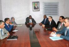 صورة اجتماع لدارسة آليات تثبيت أسعار المواد الغذائية، ومنع المضاربات