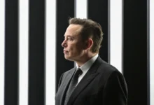 صورة ماسك يفقد لقب أغنى شخص في العالم وهذا من استحوذ عليه