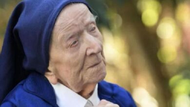 صورة وفاة عميدة البشرية.. الأخت أندريه تغادر بعد 118 عاما