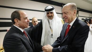 صورة الرئاسة التركية تعلق على العلاقات مع مصر ومصافحة السيسي وأردوغان التاريخية