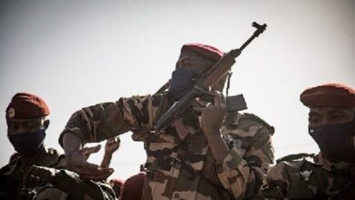 صورة مالي.. جماعة مرتبطة بـ”القاعدة” تتبنى هجومين انتحاريين قرب باماكو
