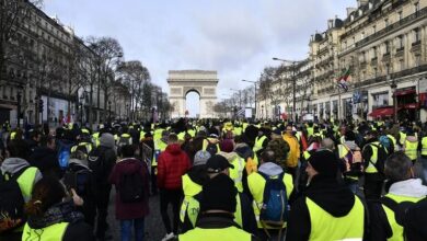 صورة السترات الصفراء” تنظم احتجاجا ضد الأوضاع المعيشية في باريس