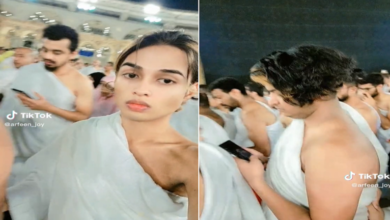 صورة ظهور مثير لـ”شابة” متبرجة أمام الكعبة يفجر غضبا في مواقع التواصل الاجتماعي