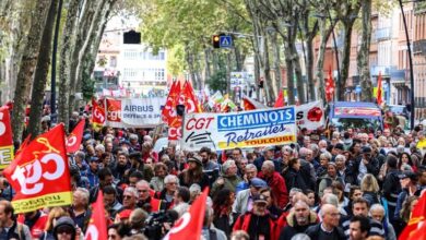 صورة القطاعات الحيوية في فرنسا تدخل في إضراب واسع احتجاجا على إصلاح نظام التقاعد.