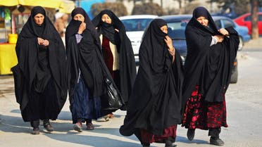 صورة طالبان تقرر إغلاق صالونات التجميل النسائية.. والمهلة 10 أيام