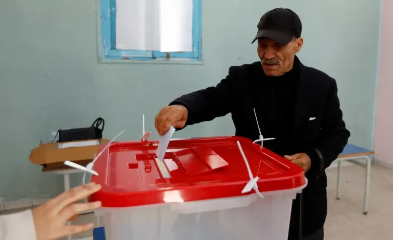 صورة تونس:انطلاق الدورة الثانية للانتخابات البرلمانية وسط.مخاوف من عزوف الناخبين