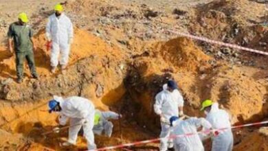 صورة ليبيا: العثور على مقبرة جماعية بها 18 جثة في معقل سابق لداعش