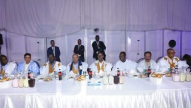صورة الوزير الاول يقيم حفل عشاء للنواب بعد نقاشهم لحصيلة عمل حكومته لسنة 2021