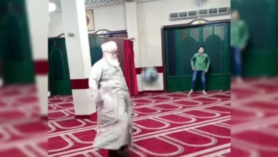 صورة أول تعليق من وزارة الأوقاف على مقطع فيديو لإمام يلعب الكرة داخل المسجد