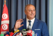 صورة تونس: الأجهزة الأمنية تعتقل معارضيْن والرئيس يقول إنه يخوض “حرب تحرير وطني”