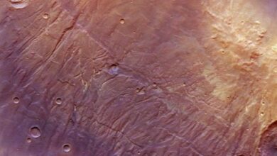 صورة صور جديدة للمريخ تظهر “ندوب” ماضي الكوكب الأحمر