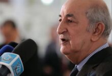 صورة وصفته “بالتصرف السيئ”.. الرئاسة الجزائرية تندد بطريقة تكريم تبون في جامعة محلية