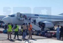 صورة وصول عشرات السياح من مختلف الجنسيات الأوروبية إلى مدينة أطار