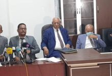 صورة دفاع ولد عبد العزيز ينسحب من محاكمته ويبرر ذالك بانعدام أدنى شروط المحاكمة العادلة