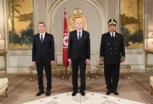 صورة الرئيس التونسي يقيل وزير الداخلية ويعين محافظ العاصمة خلفا له