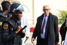 صورة رفع جلسة محاكمة الرئيس السابق للبت في طعن شكلي تقدم به محاموه