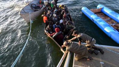 صورة قتلى وفقدان مهاجرين بعد غرق قاربين قبالة تونس