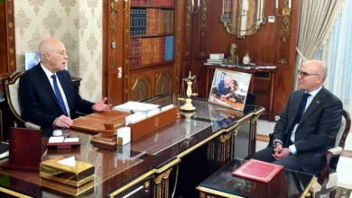 صورة في أول ظهور له منذ فترة..الرئيس التونسي يتوعد “مروجي الشائعات” حول صحته