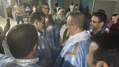 صورة وفد رئاسي يزور الاكاديمي والدبلوماسي السابق الدكتور يحظيه في مستشفى الشيخ زايد