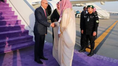 صورة رئيس الجمهورية يصل جدة ويستقبل من طرف أمير منطقة مكة المكرمة،