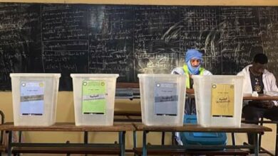 صورة الموريتانيون يتوجهون إلى مراكز الإقتراع في أول انتخابات في عهد الرئيس ولد الغزواني