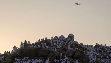 صورة صعيد عرفة…جبل الرحمة وركن الحج الأعظم
