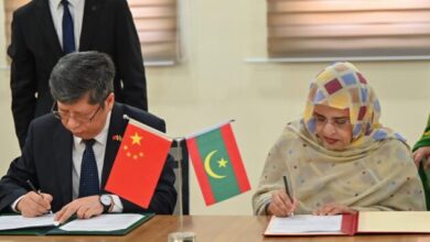 صورة نواكشوط: توقيع وثيقة استلام دعم لوزارة الخارجية الموريتانية مقدم من نظيرتها الصينية
