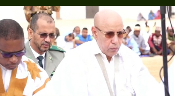 صورة رئيس الجمهورية يؤدي صلاة عيد الأضحى المبارك برحاب جامع بن عباس