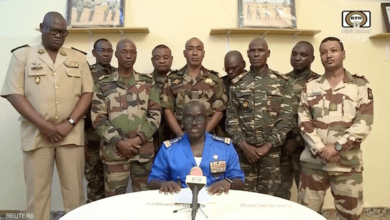 صورة نجاح الانقلاب في النيجر.. عزل الرئيس وإغلاق الحدود