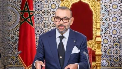 صورة محمد السادس: المغرب يأمل في عودة العلاقات إلى طبيعتها مع الجزائر