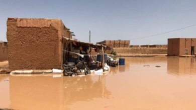 صورة موريتانيا: الأمطار الأخيرة تتسبب في سقوط بعض الأعرشة السكنية وأعمدة الكهرباء