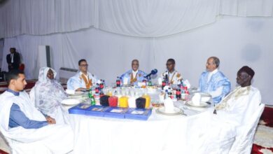 صورة بعد إجازتهم لبرنامج حكومته..الوزير الأول يقيم حفل عشاء على شرف النواب