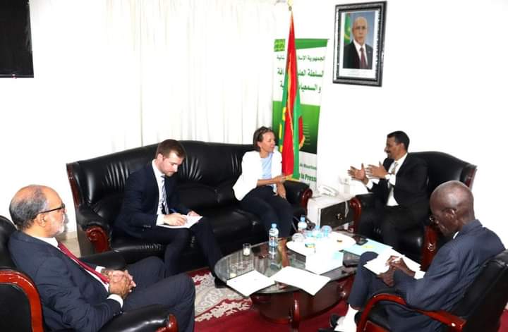 صورة رئيس السلطة العليا يجري مباحثات مع السفيرة الألمانية بموريتانيا