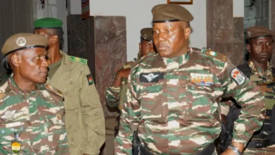 صورة قادة انقلاب النيجر يتمسكون بالسلطة وفرنسا تؤكد دعمها لتدخل إيكواس العسكري
