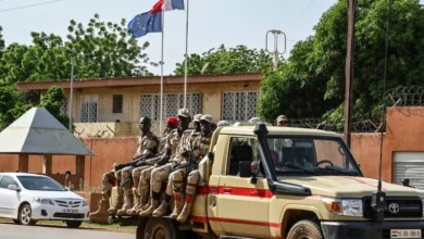 صورة الصين تسعى لوساطة في النيجر والجيش ينتشر حول القاعدة الفرنسية