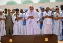 صورة نواكشوط: إقامة صلاة الجنازة على قائد الأكاديمية العسكرية لمختلف الأسلحة بأطار
