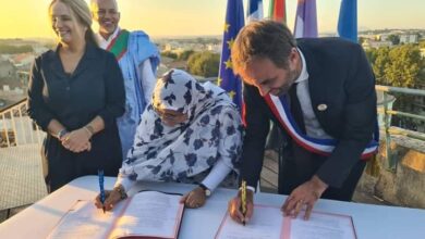 صورة رئيسة جهة نواكشوط توقع اتفاقية تعاون مع مدينة مونبلييه الفرنسية