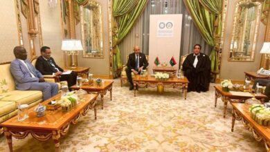 صورة رئيس الجمهورية يلتقي رئيس المجلس الرئاسي الليبي على هامش قمة الرياض