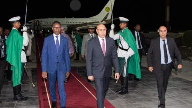صورة رئيس الجمهورية يعود إلى نواكشوط بعد مشاركته في قمتين حول غزة بالرياض