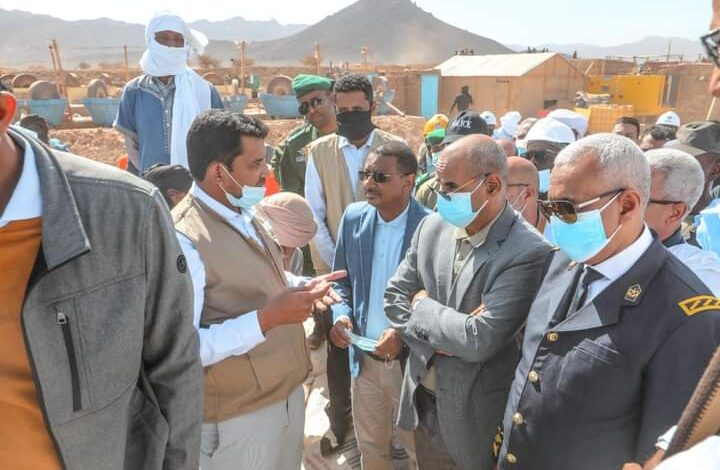 صورة ازويرات: وزير المعادن يؤدي زيارة لمركز المعالجة التابع لمعادن موريتانيا