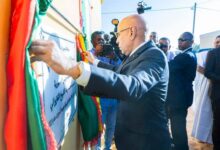 صورة الرئيس يدشن 100 منشأة تعليمية موزعة على عدة ولايات داخلية