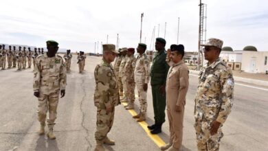 صورة القائد العام لأركان الجيوش يشرف على تبادل المهام في المنطقة العسكرية الثالثة